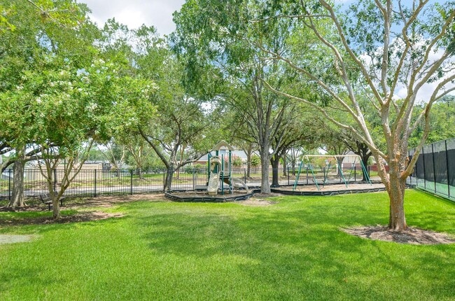 Building Photo - 8002 Weeping Willow Pl