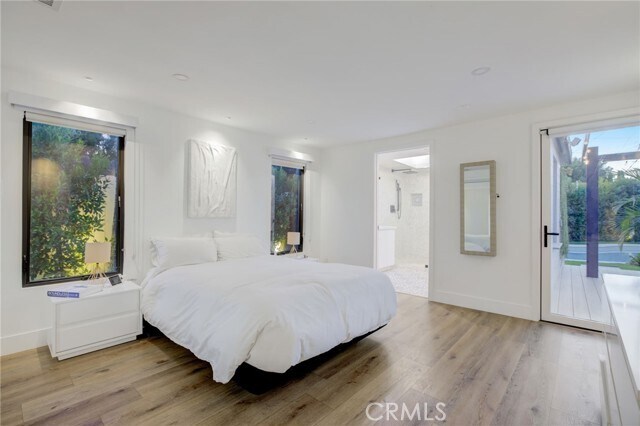 Building Photo - 8161 Encino Ave