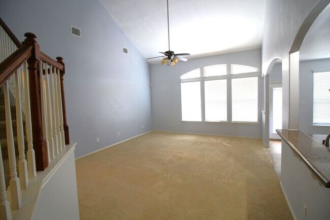 Building Photo - 6707 Rosita Oak Dr