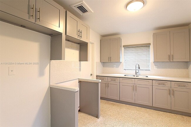 Building Photo - 6203 SW 108th Pl