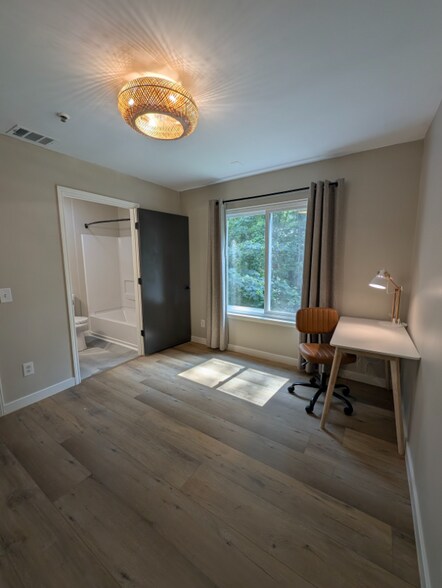 Building Photo - 1511 Graduate Ln