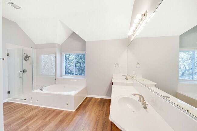 Building Photo - 11901 Jess Dr