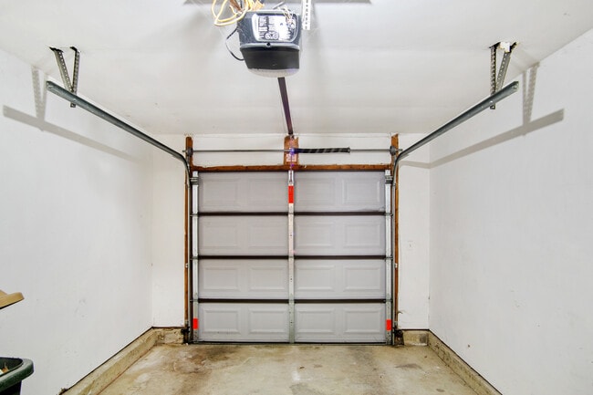 Building Photo - 3382 Fox Hill Rd