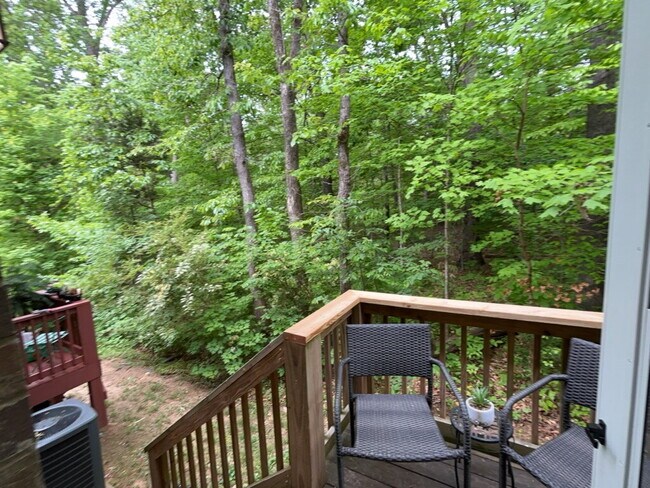 Building Photo - Gated Sango Townhome- Prime Location for Commutes