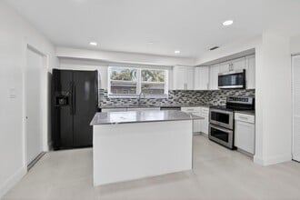 Building Photo - 2630 SW 49th Ct