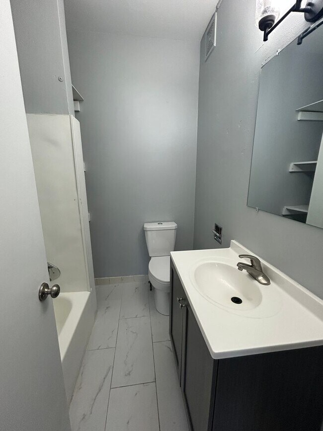 Building Photo - 1510 57th St