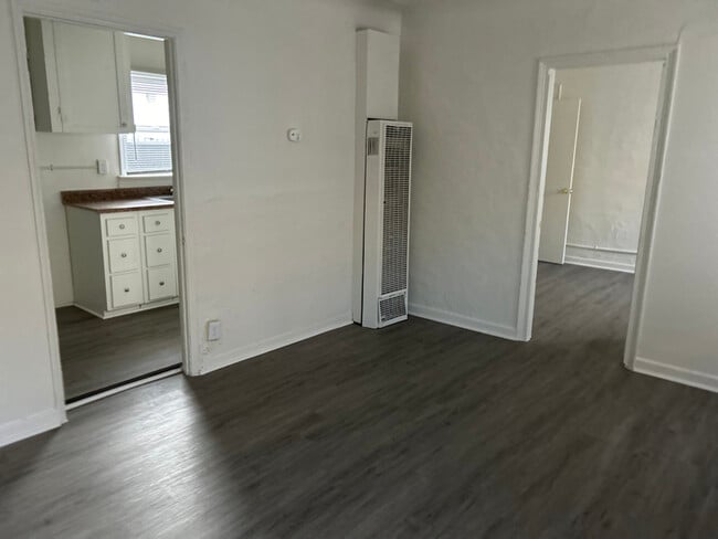 Building Photo - 217 W Lancaster Blvd