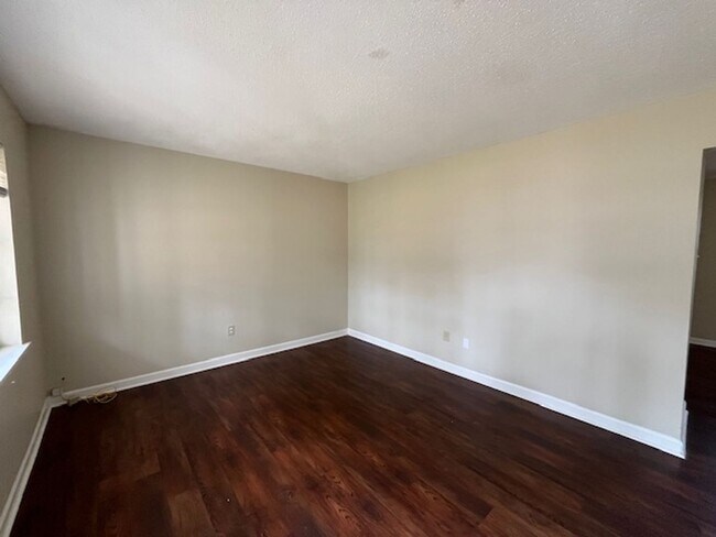 Building Photo - Renovated 3 Bedroom 1 Bath Home for Rent!!