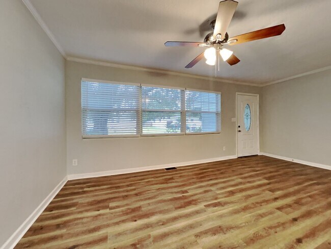 Building Photo - Charming 3BR Home in Jacksonville, FL | Sunroom | Garage | Large Fenced Yard | Pets Welcome