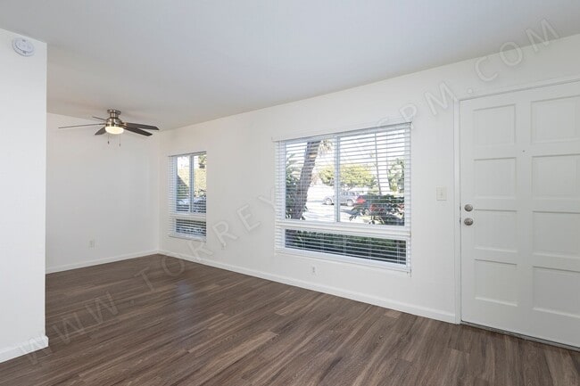 Building Photo - *OPEN HOUSE: 12/13 2:30-3:30PM* 2BR in Pacific Beach w/ a Fireplace and 2 Parking Spaces!