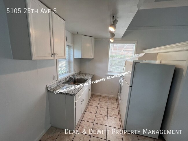 Building Photo - 5105 25th Ave S