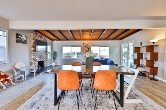 Building Photo - 6421 Carthage St