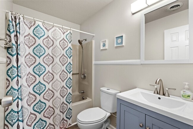 Building Photo - Fully Furnished - Seasonal or Long Term Op...