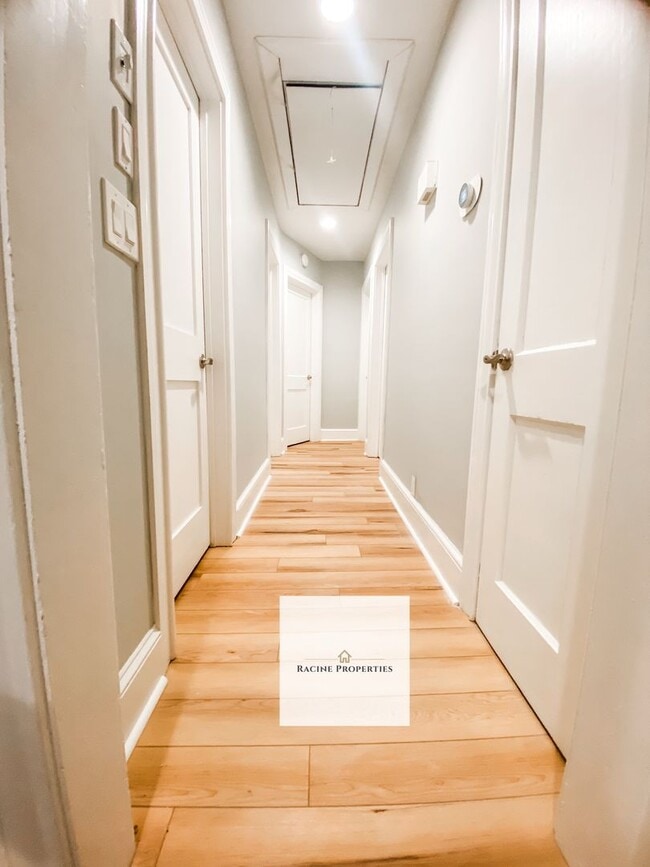 Building Photo - Newly Renovated Home in Taylors, SC!