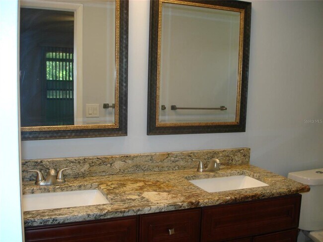 Building Photo - 10761 Lazy Lake Dr