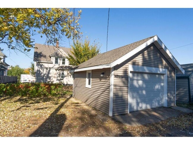 Building Photo - 1606 Concordia Ave