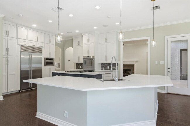 Building Photo - 1213 Grosvener Ct