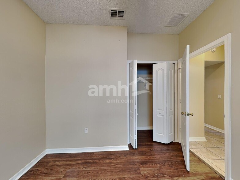 Building Photo - 9955 Shadow Creek Dr