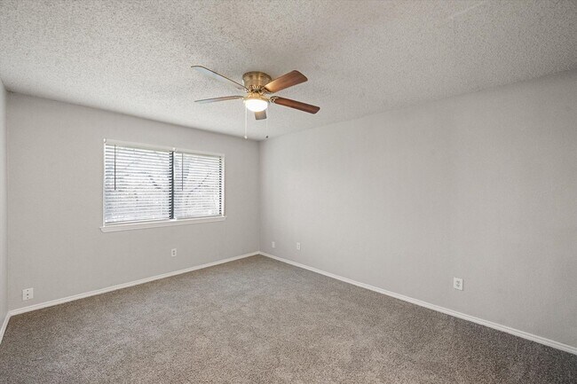 Building Photo - Lake Arlington area 4 bedroom with large yard
