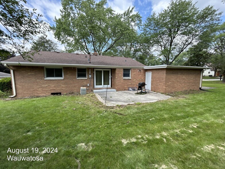 Building Photo - 9431 W Marion St