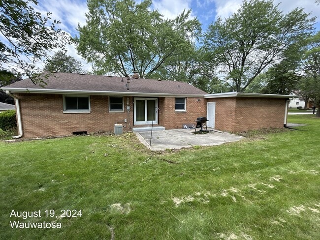 Building Photo - 9431 W Marion St