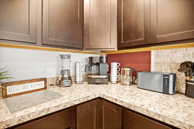 Building Photo - 4981 Ellie Ln