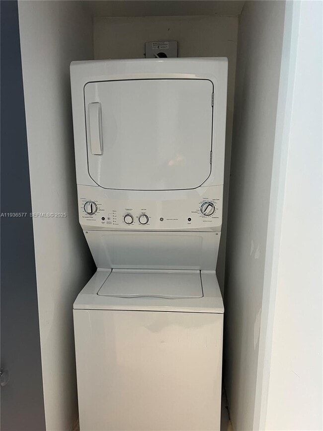 Building Photo - 1300 S Miami Ave