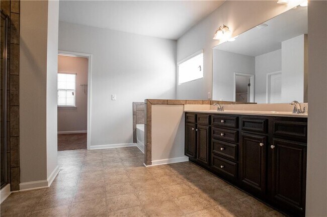 Building Photo - 5410 Mirror Lake Dr