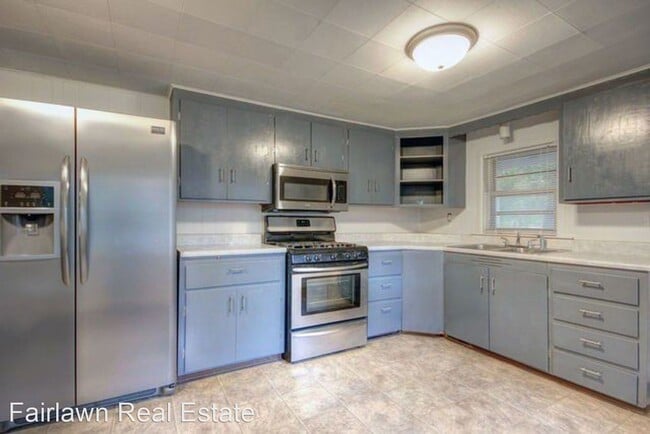 Building Photo - 3 br, 1 bath House - 302 South Grove St.