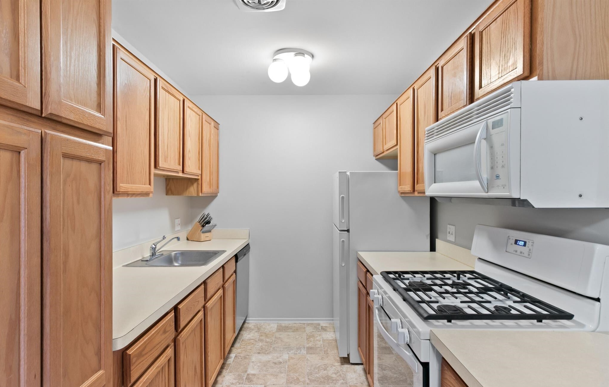 Building Photo - 44489 Savery Dr