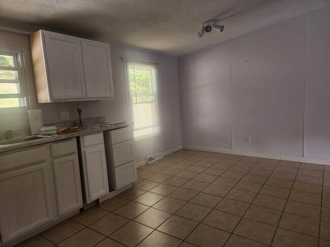 Building Photo - 124 Maynor Ln