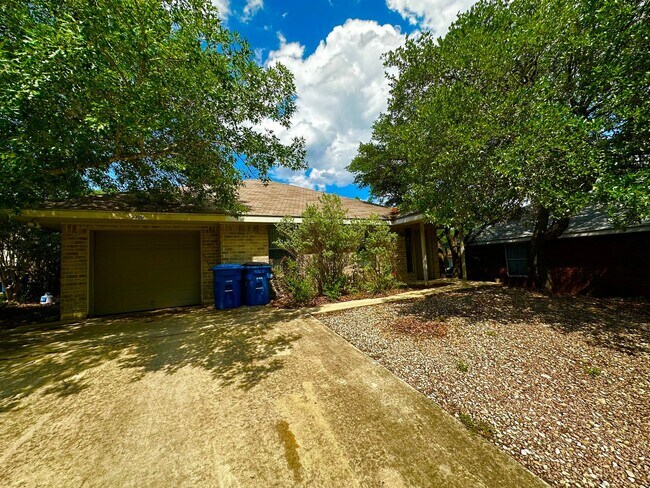 Building Photo - Good Home in a Quiet Neighborhood