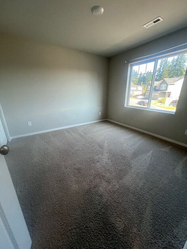 Building Photo - Bremerton Townhouse in Illahee Springs for...