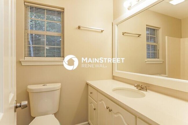 Building Photo - 4 Bedroom Pet-Friendly Home in Birmingham, AL with Main Street Renewal