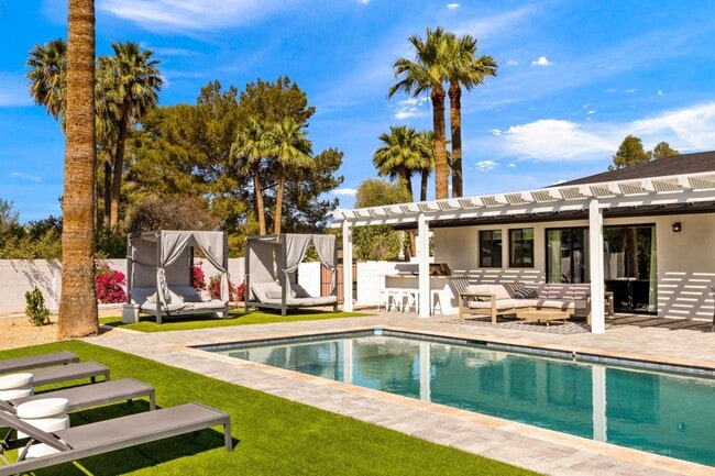 Building Photo - 4633 N 49th Pl