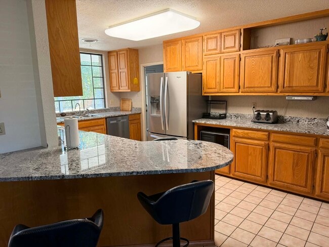 Building Photo - 1609 Westwind Dr