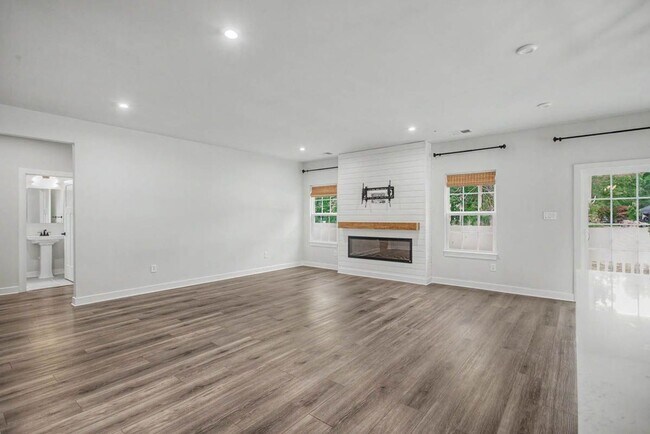Building Photo - 239 Darden Dr