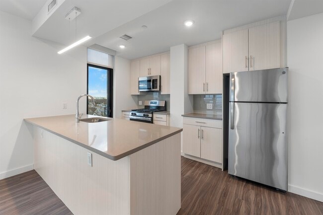 Building Photo - 957 Broadway