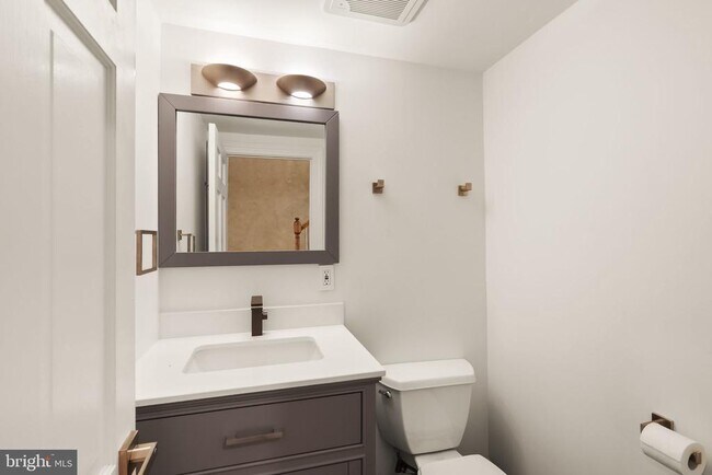 Building Photo - 500 G St SW