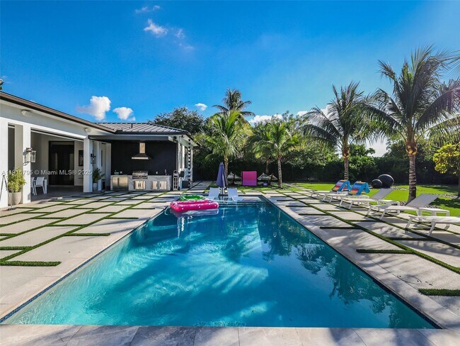 Building Photo - 250 NW 129th Ave