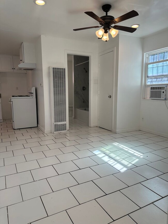 Building Photo - Conveniently Located Home in Modesto