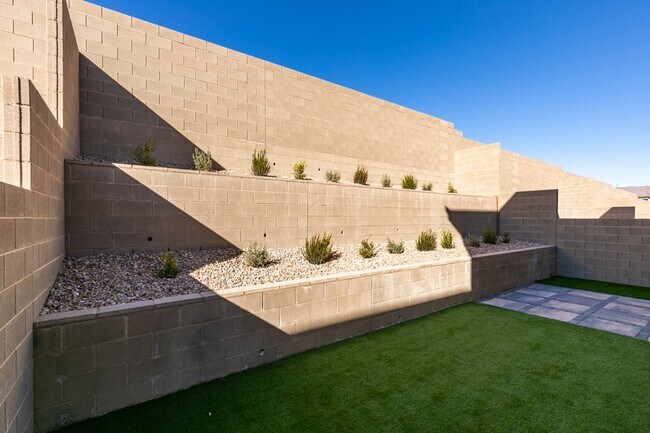 Building Photo - Brand New 4 Bedroom + Den/Office in Summerlin