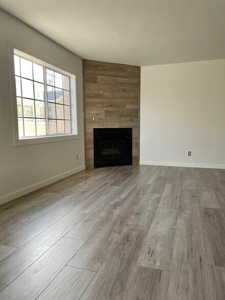 Building Photo - 7349 Balboa Blvd