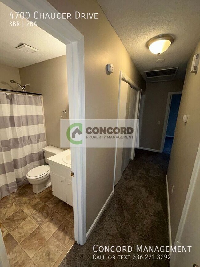 Building Photo - 4700 Chaucer Dr