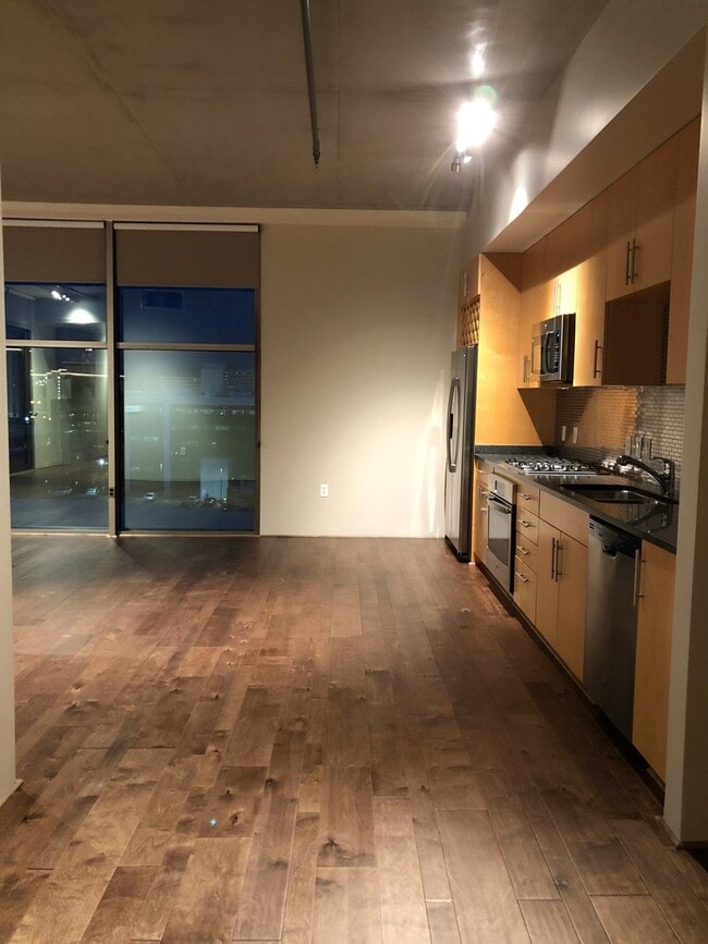 Building Photo - Gorgeous Juhl Loft Unit For Lease