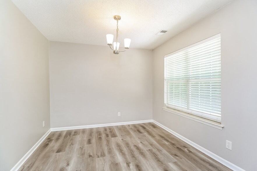 Building Photo - 2601 Clarencefield Dr