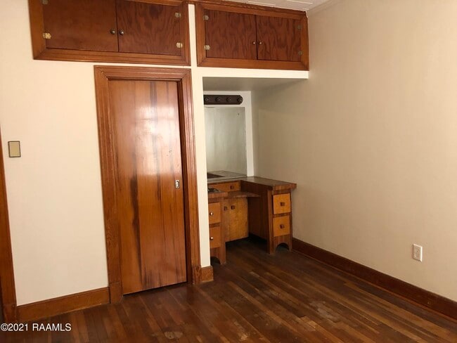 Building Photo - 505 St Camille St