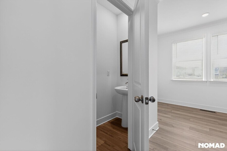 Building Photo - 811 Atkins Ln