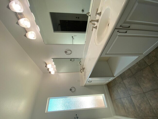 Building Photo - 5149 E Shaw Butte Dr