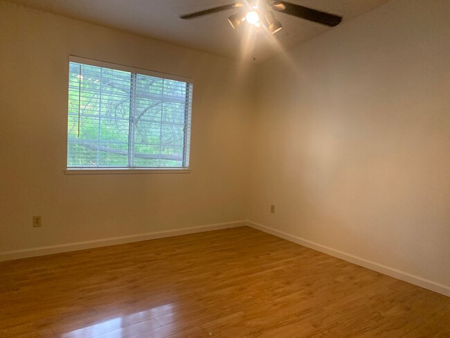 Building Photo - Half off 2nd months rent! 2 bedroom 2 bath...